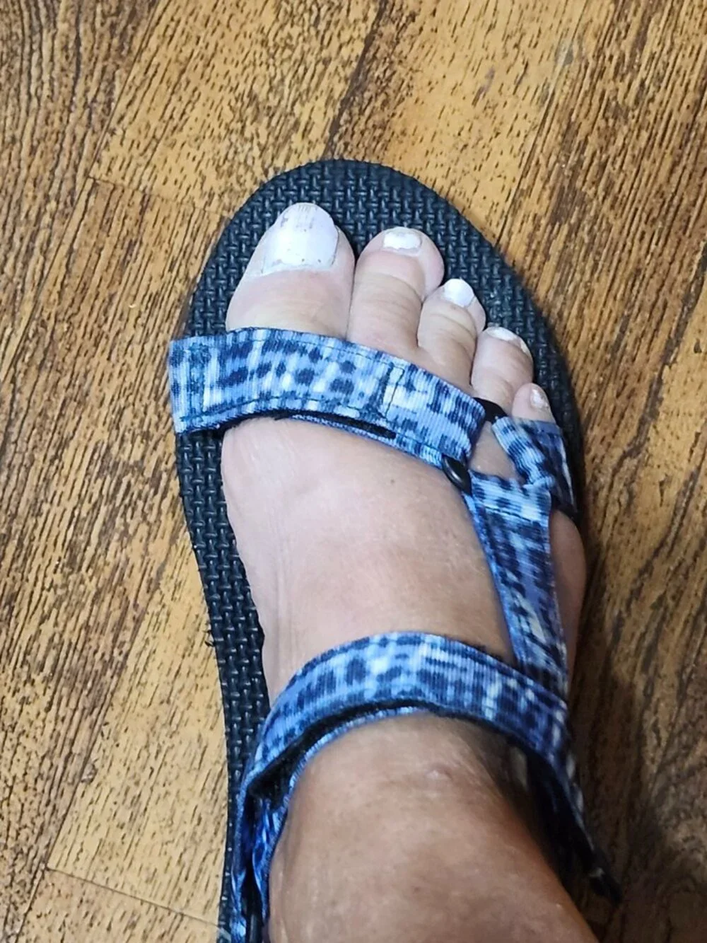 Time and Tru girls sandals